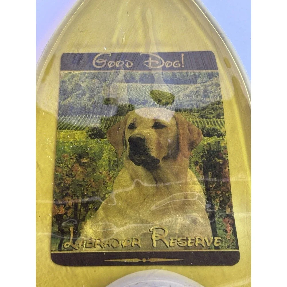 California Good Dog Labrador Reserve Slumped Wine Bottle Wall Dog Décor